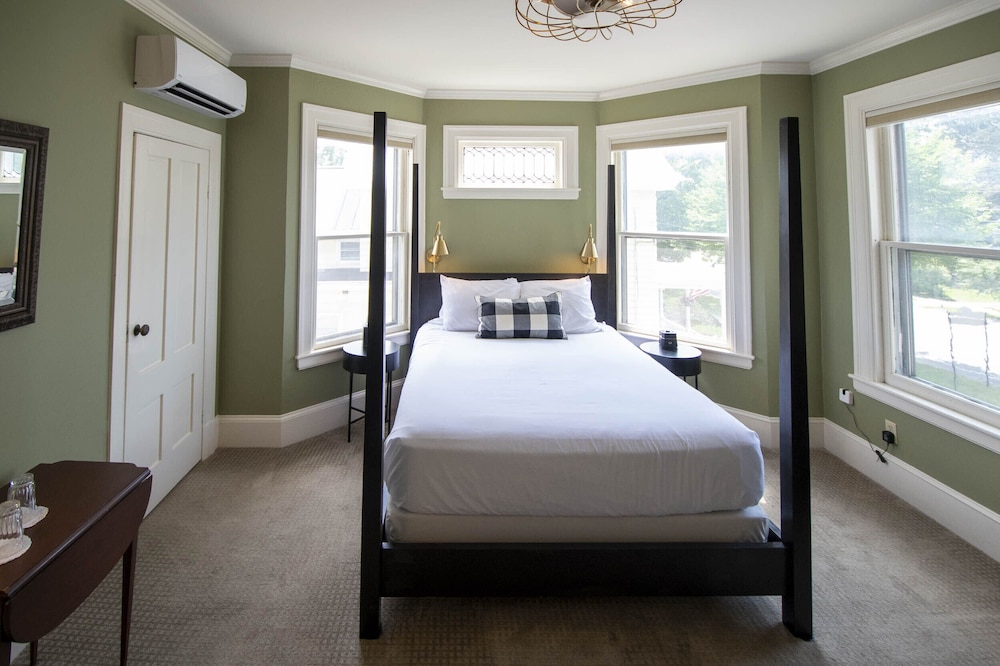 34 - Alexander Twilight Room