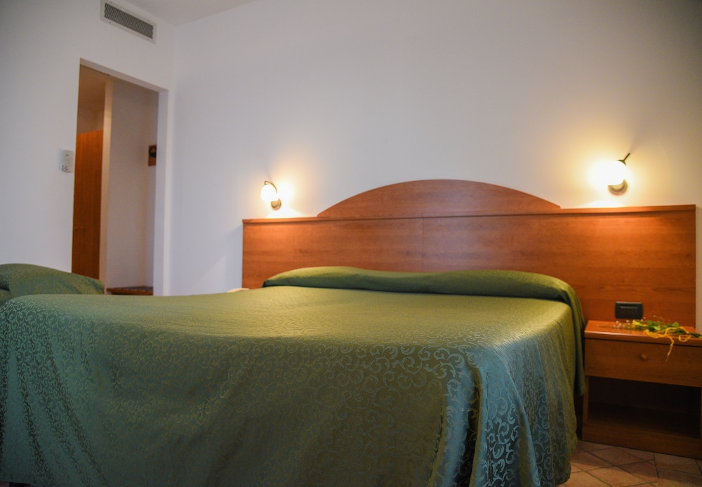 Double or Twin Room photo 1