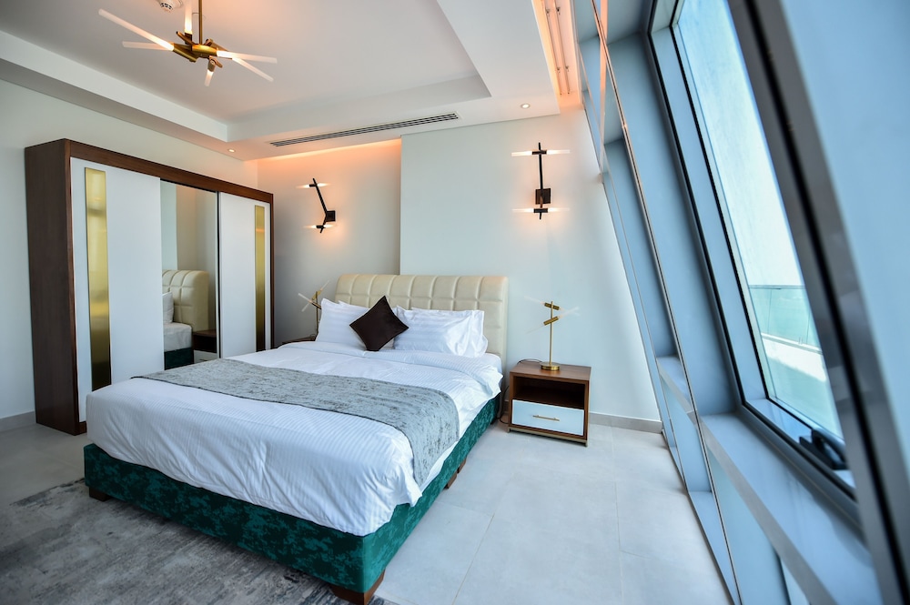 One-Bedroom Apartment - Photo 3