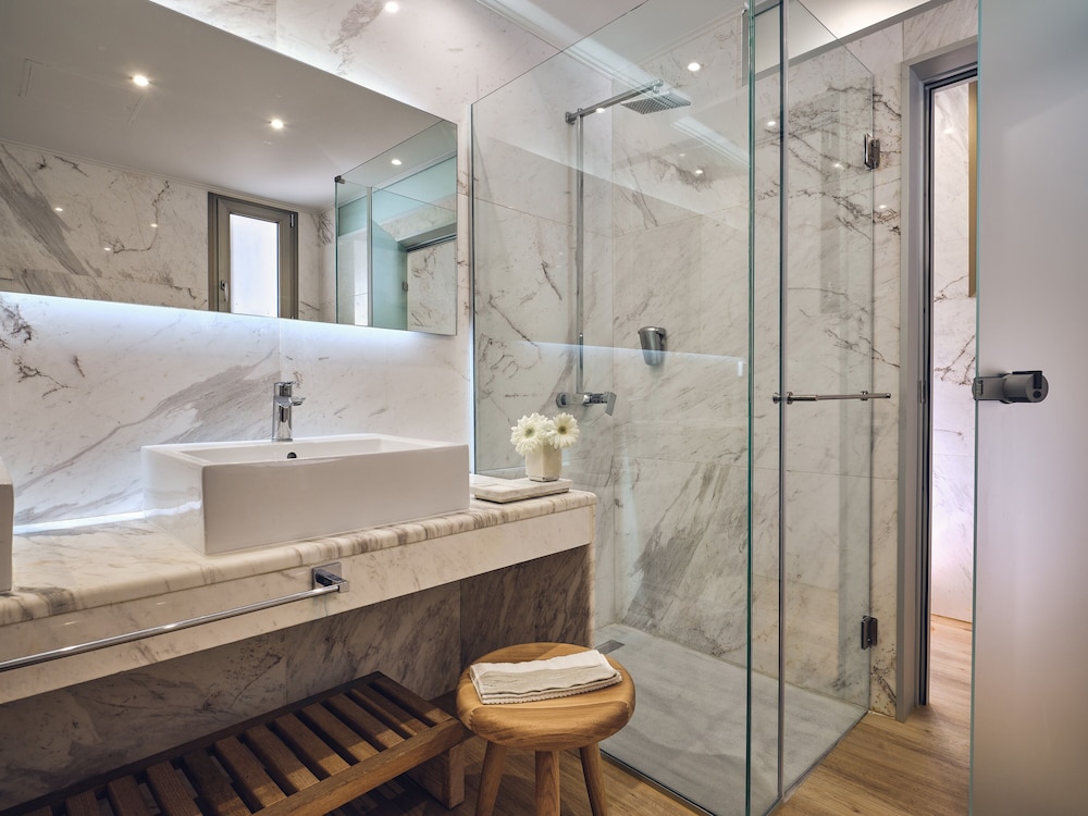 Luxury Suite, Private Pool, Sea Front photo 3