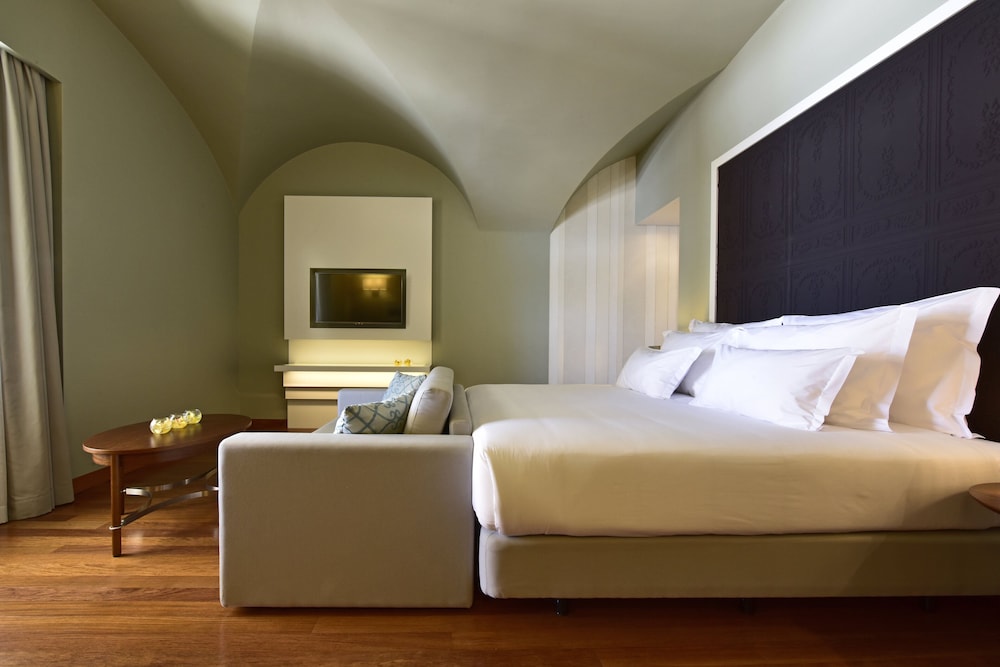 Suite (King Size Bed)