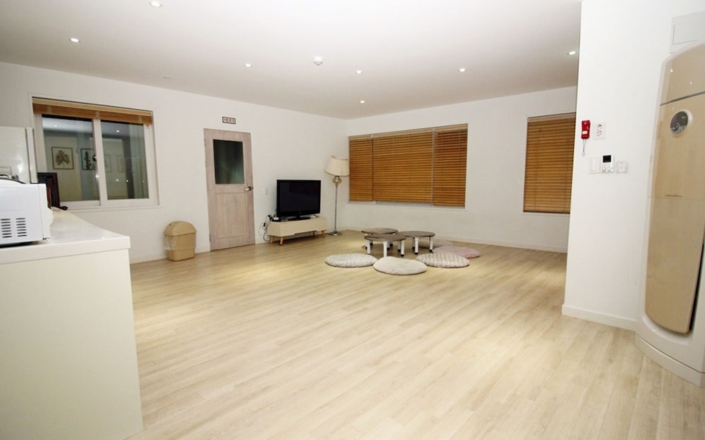 Room (4F Penthouse)