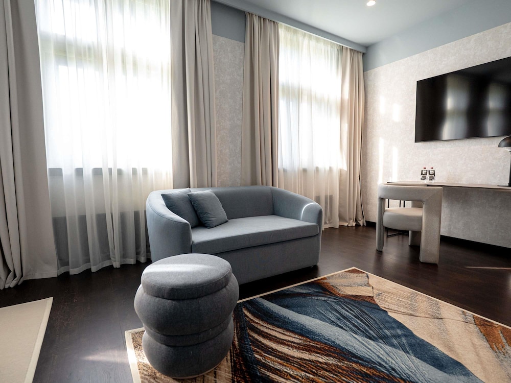 Deluxe Room, 1 King Bed, Park View - Photo 15