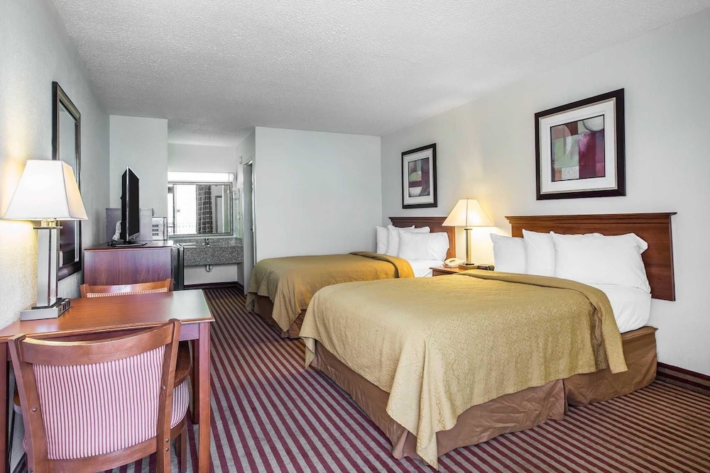 Standard Room, 2 Double Beds, Non Smoking - Photo 1