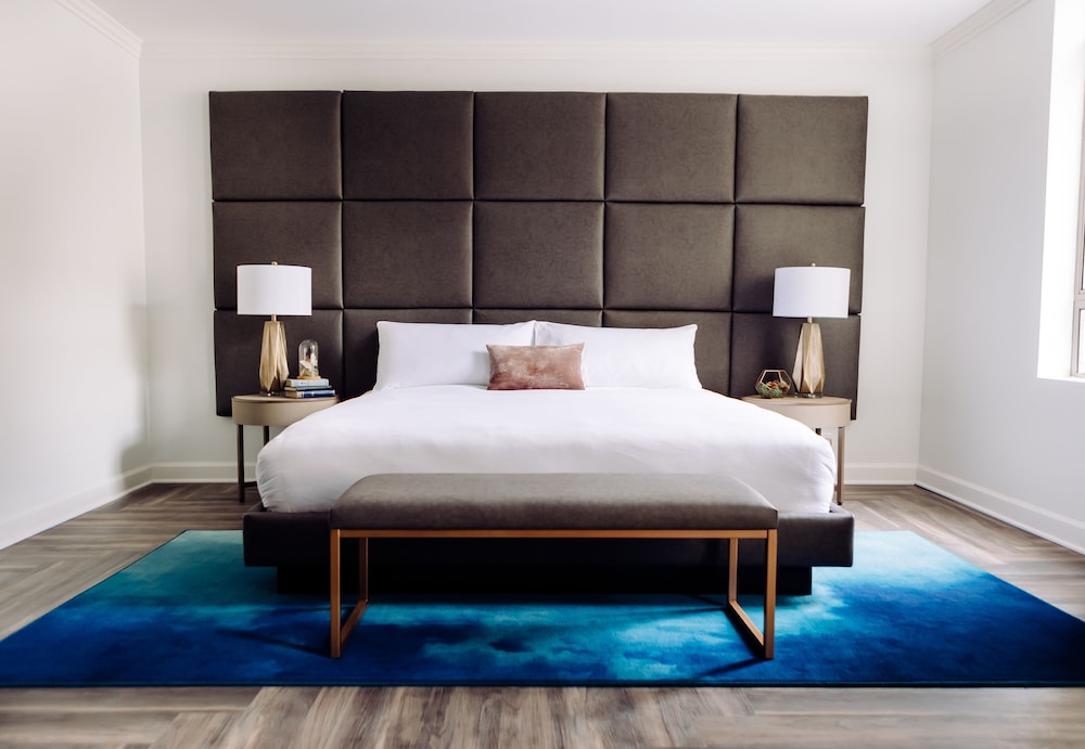 Premier Suite, 1 King Bed photo 1