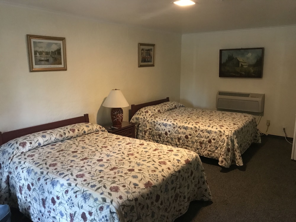 Deluxe Room, 2 Queen Beds photo 1