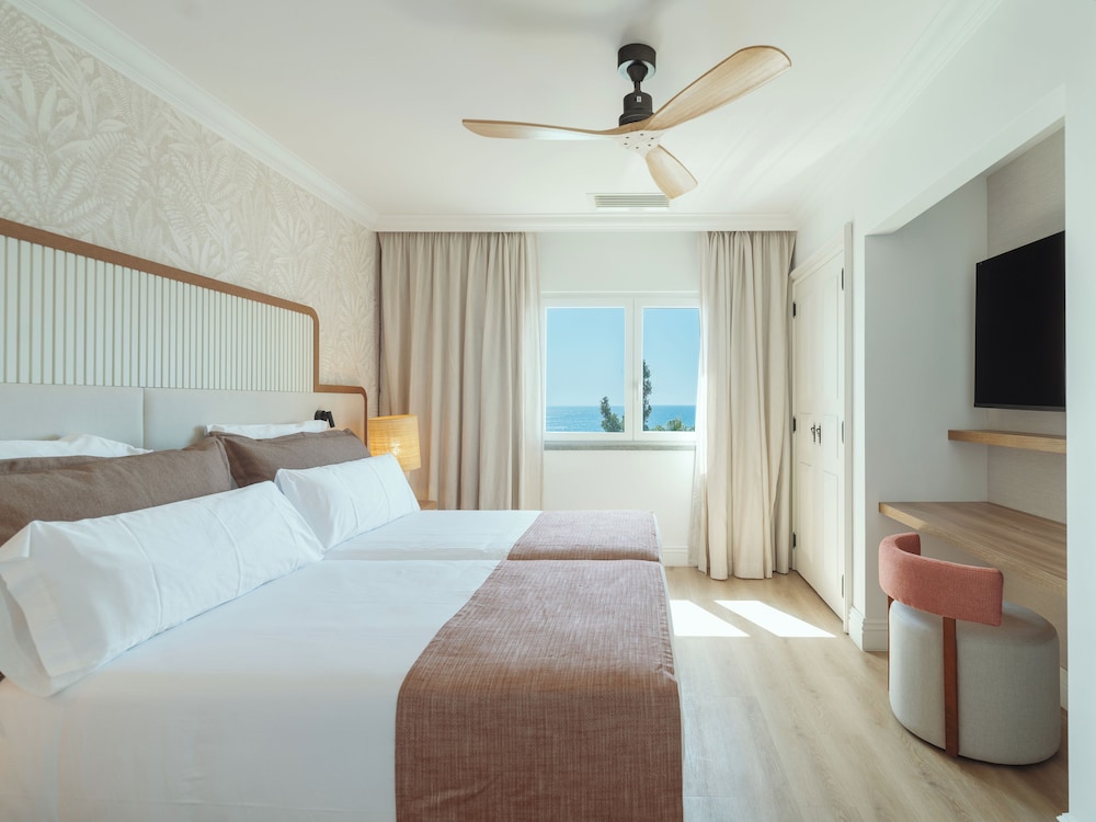 Family Room, Balcony, Ocean View (Preferred Club, 4 Adults + 2 Children)