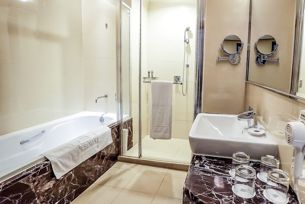 Superior Triple Room photo 3