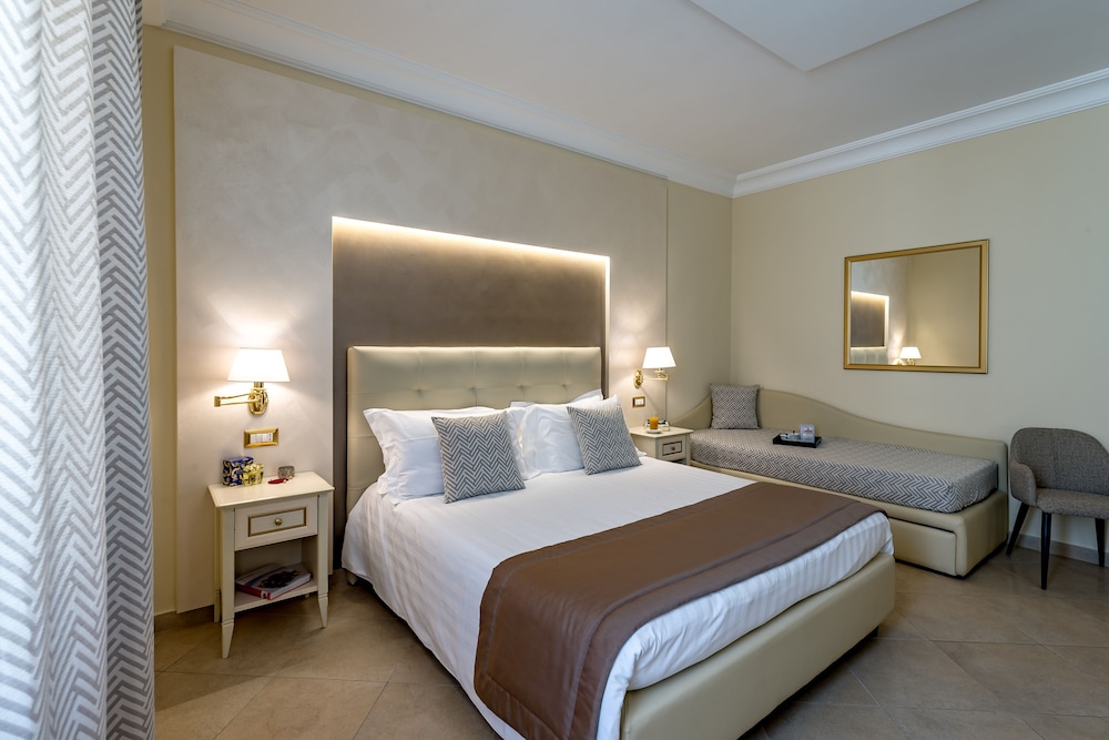 Luxury Double or Twin Room, City View (203) - Photo 3
