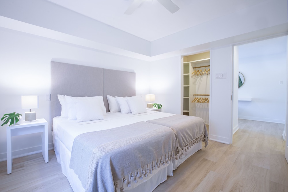 Luxury Apartment, 2 Bedrooms, Pool View photo 3