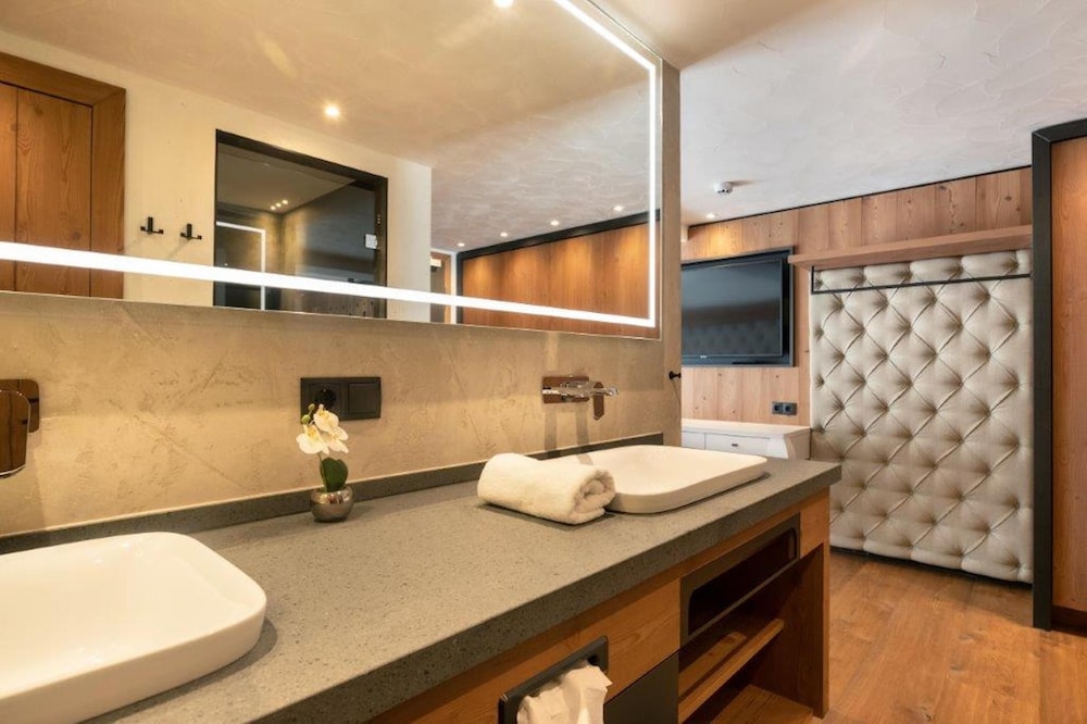 Deluxe Double Room, Balcony photo 2