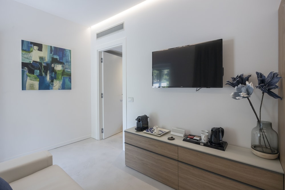 Luxury Suite photo 1
