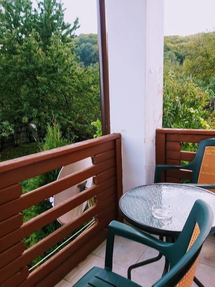 Triple Room, Hill View photo 3