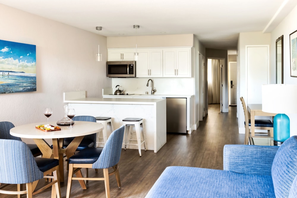 Signature Suite, 1 Queen Bed with Sofa bed, Ocean View (Suite-Ocean View)