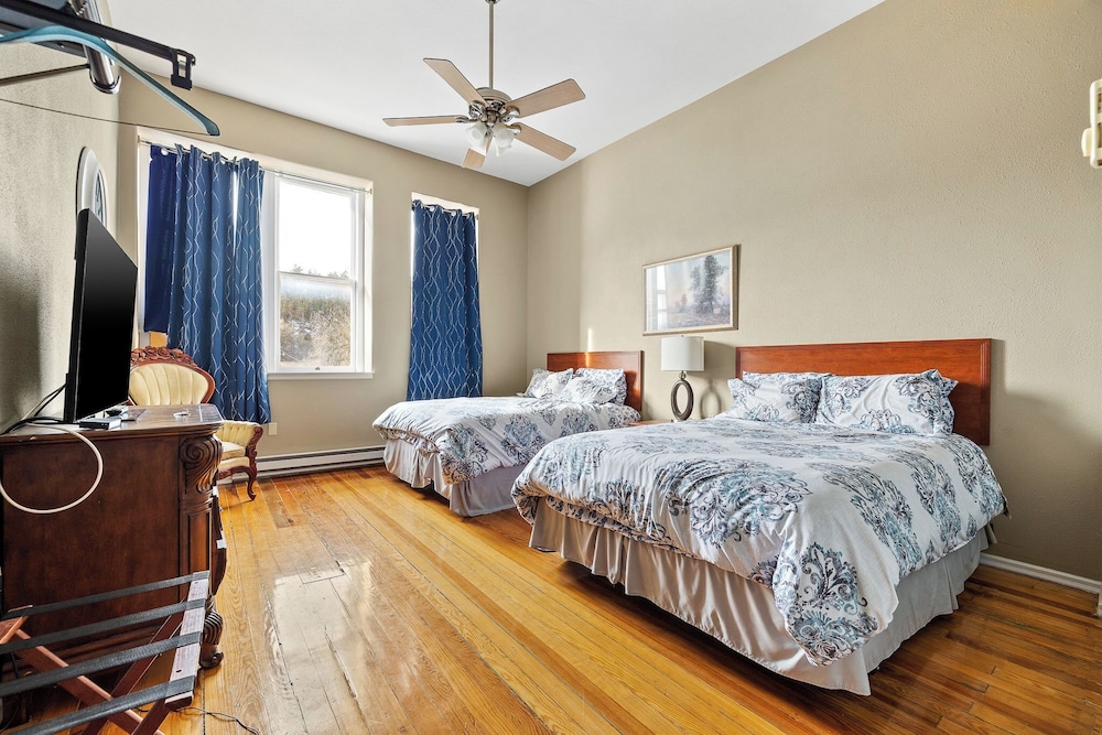 Standard Suite, 2 Queen Beds photo 1
