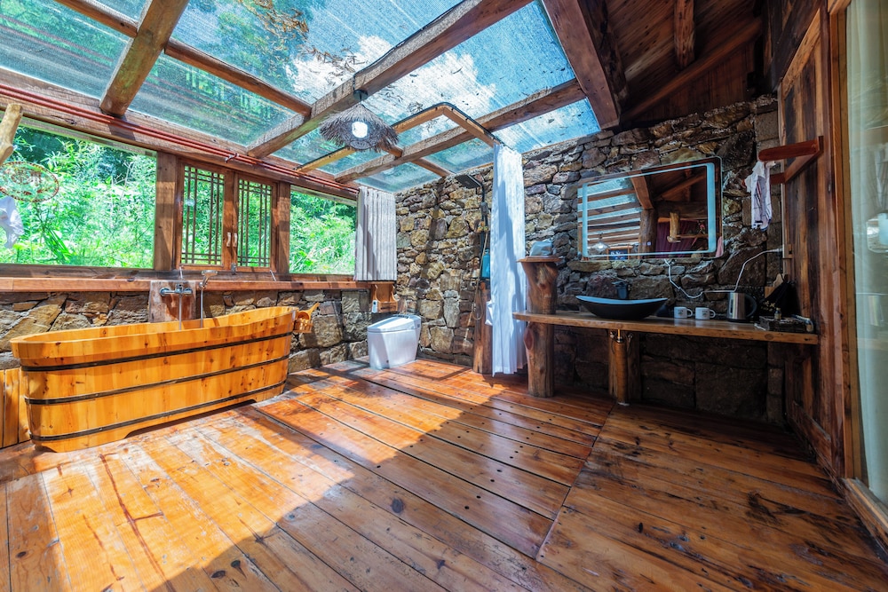 Signature Chalet, Non Smoking, Hill View photo 3