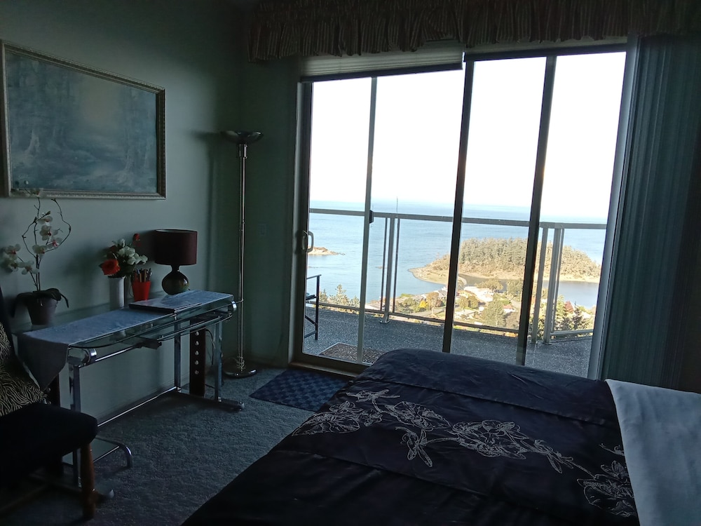 Standard Room, 1 Queen Bed, Ocean View photo 3