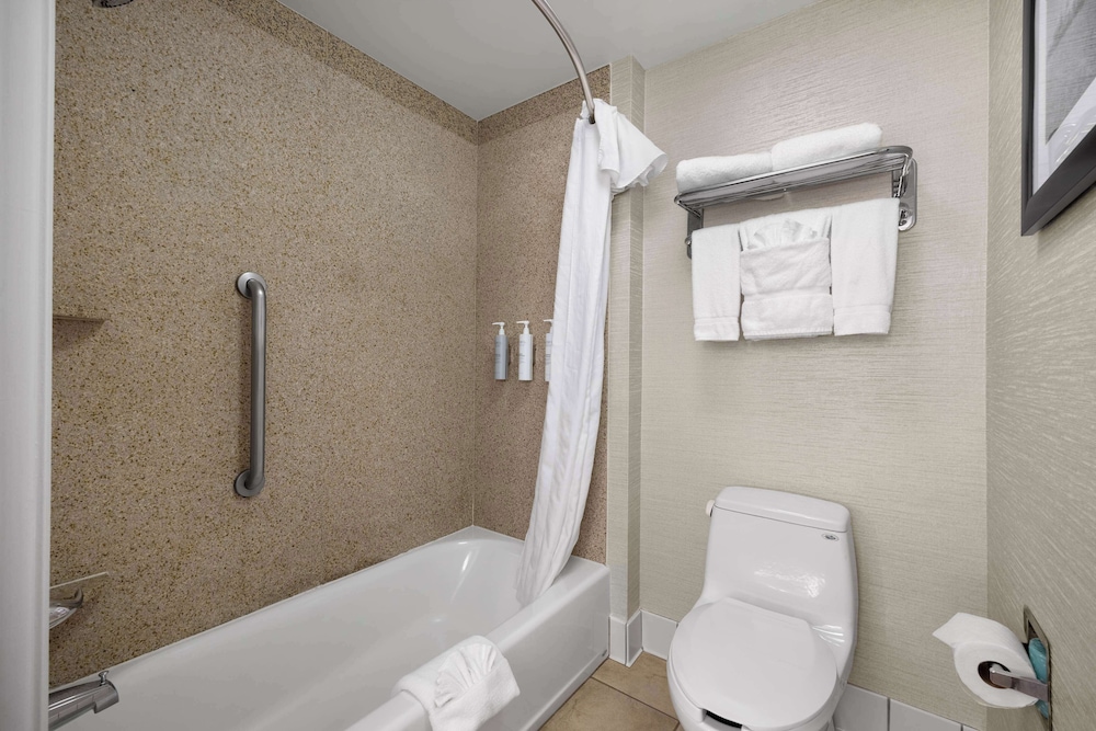 Suite, 2 Queen Beds, Accessible, Non Smoking - Photo 2