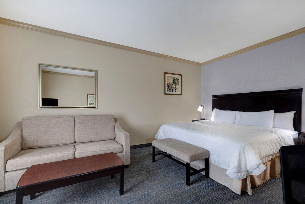 Studio, One King Bed, Non-Smoking - Photo 5
