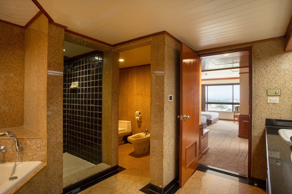 Executive Suite, River View - Photo 9