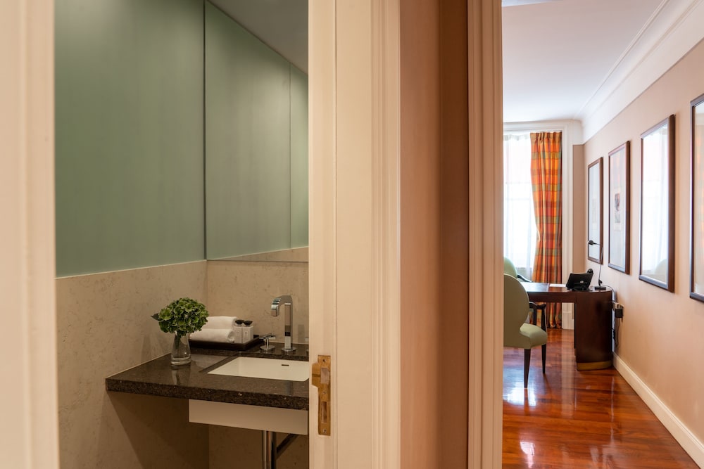 Executive Suite (Palace) thumbnail 5
