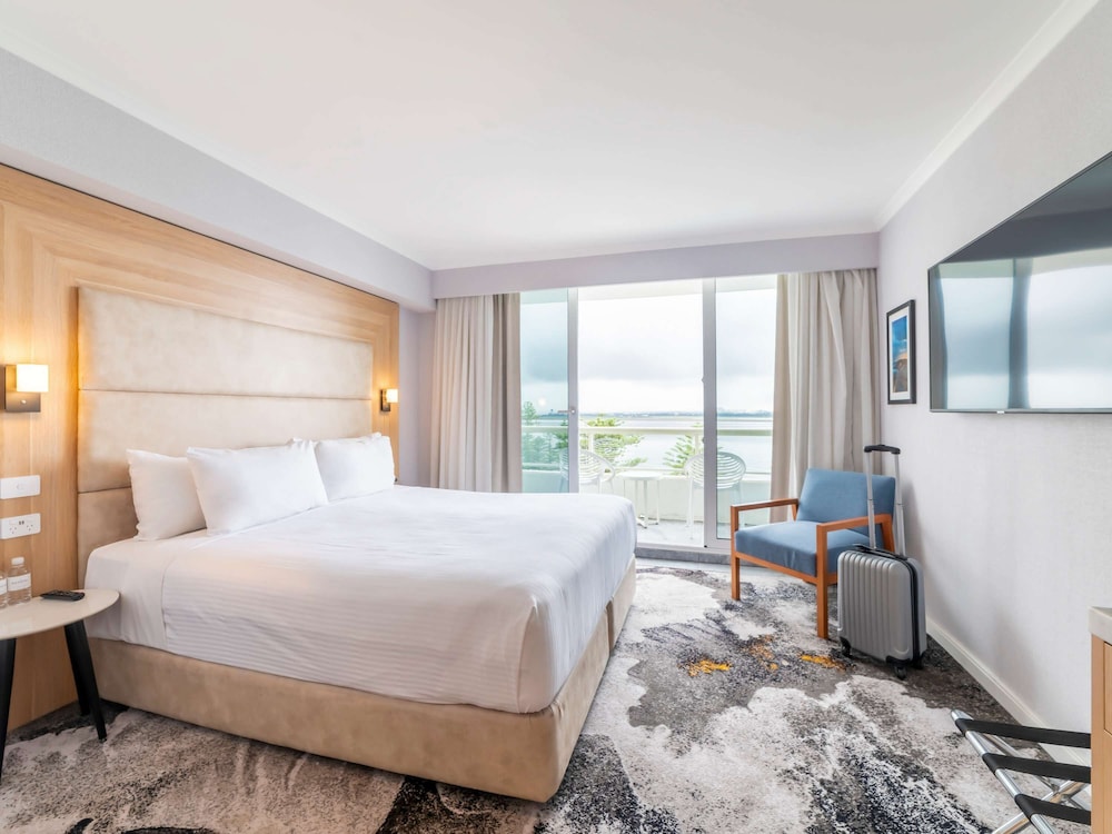 Superior Room, 1 King Bed, Jetted Tub