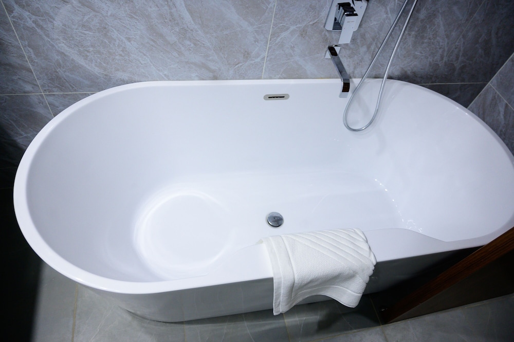 Executive Suite - Photo 4