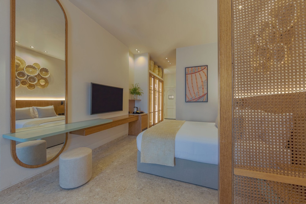 Deluxe Double Room, Garden View - Photo 2