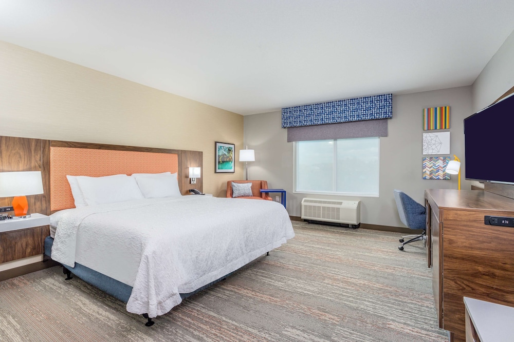 Room, 1 King Bed, Accessible, Bathtub - Photo 2