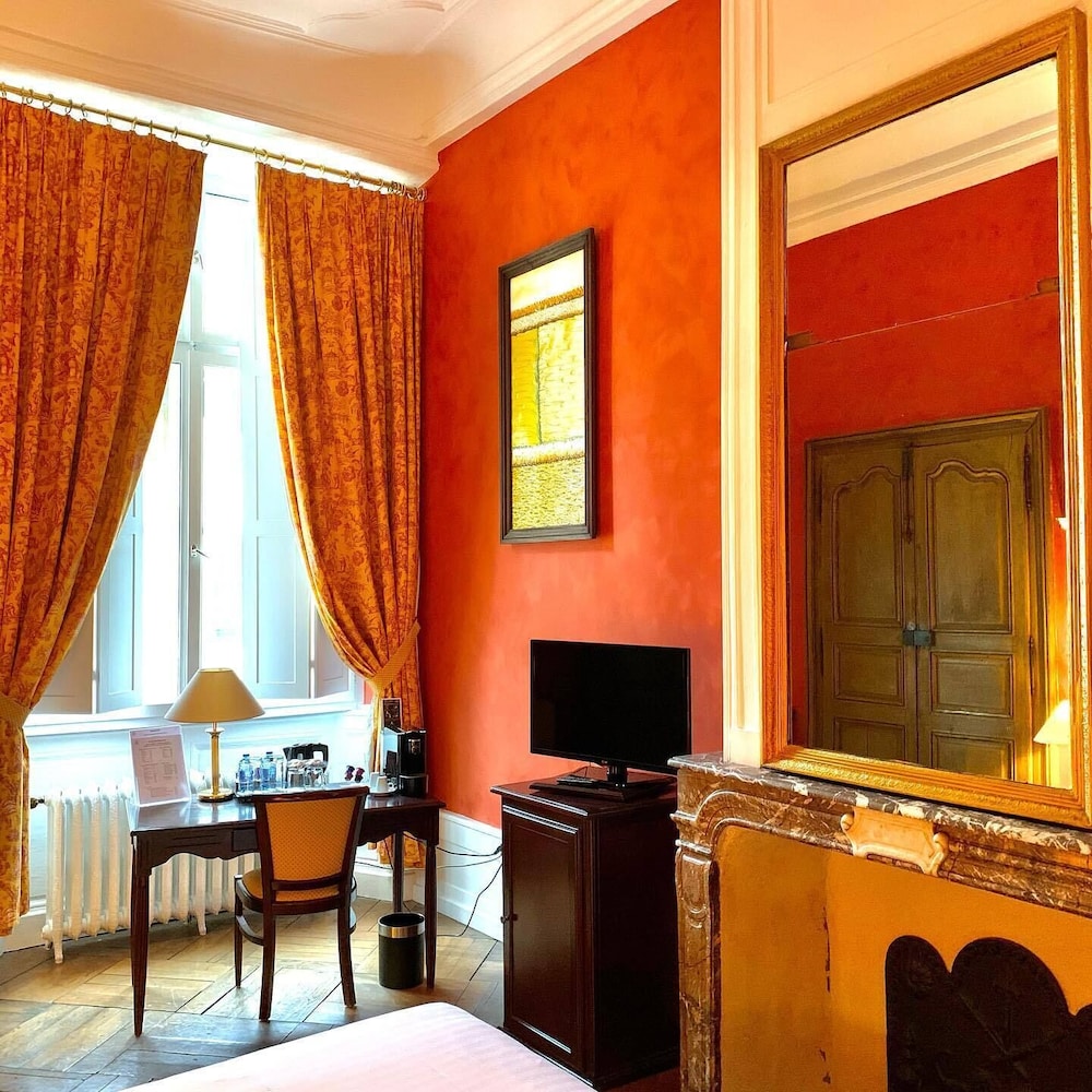 Suite, 1 Queen Bed, Non Smoking (Ming)
