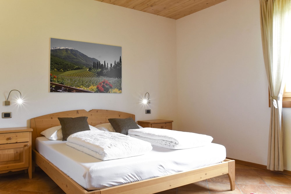 Comfort Room, 2 Bedrooms, Vineyard View photo 1