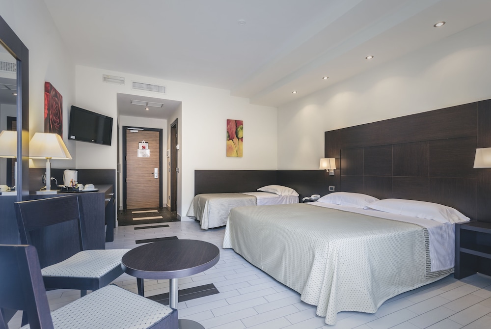 Superior Triple Room photo 3