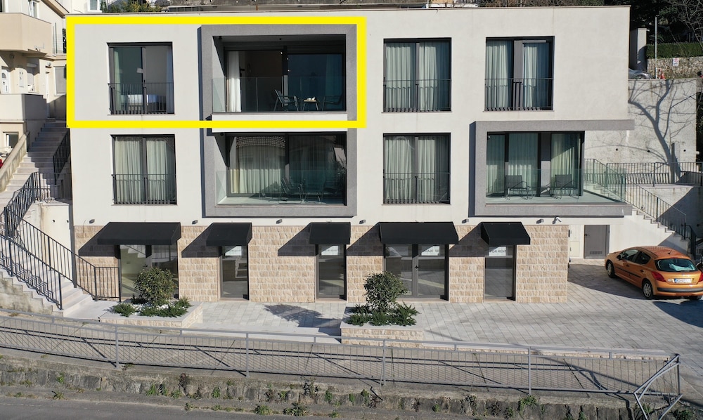Deluxe Apartment, 1 Queen Bed with Sofa bed, Balcony, Bay View photo 2