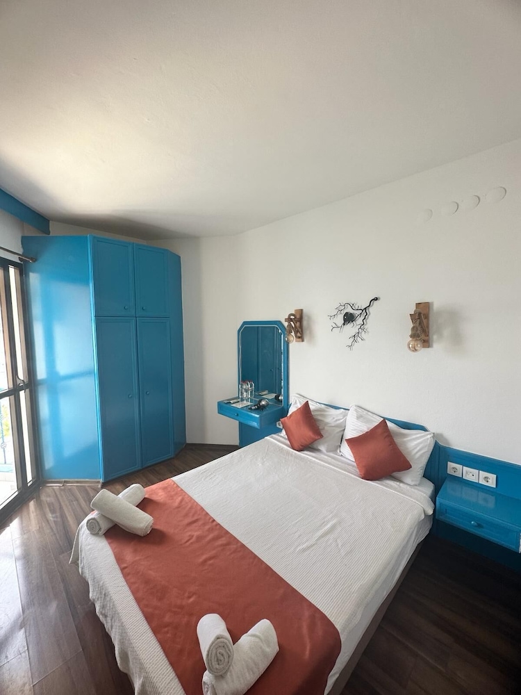 Standard Double Room, Partial Sea View