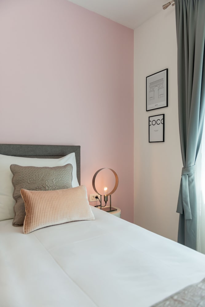 Superior Twin Room (Paris) photo 2