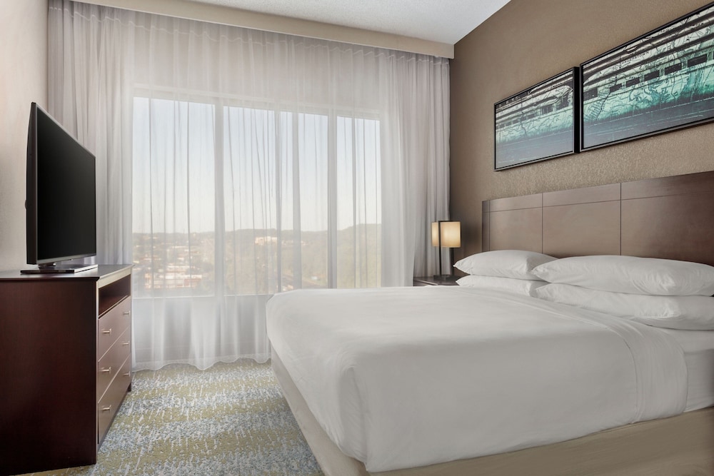 Junior Suite, 1 King Bed with Sofa bed - Photo 1