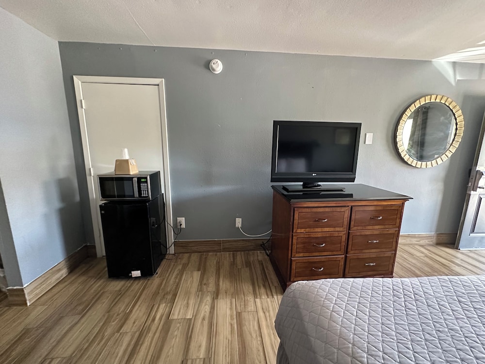Basic Single Room - Photo 9