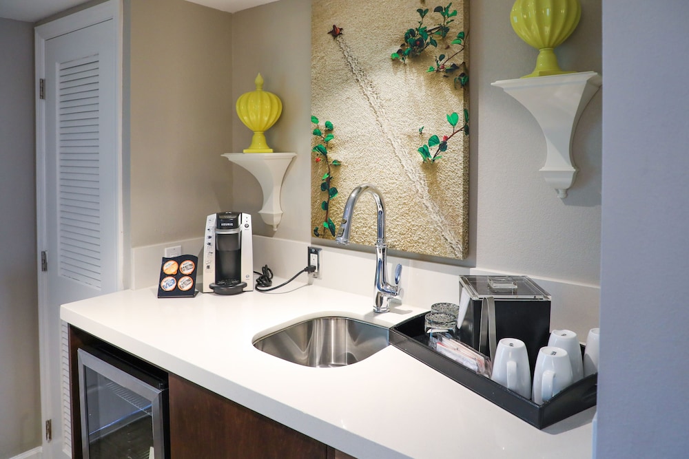 Suite, Multiple Beds - Photo 8
