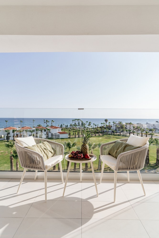 Superior Room, Sea View - Photo 15
