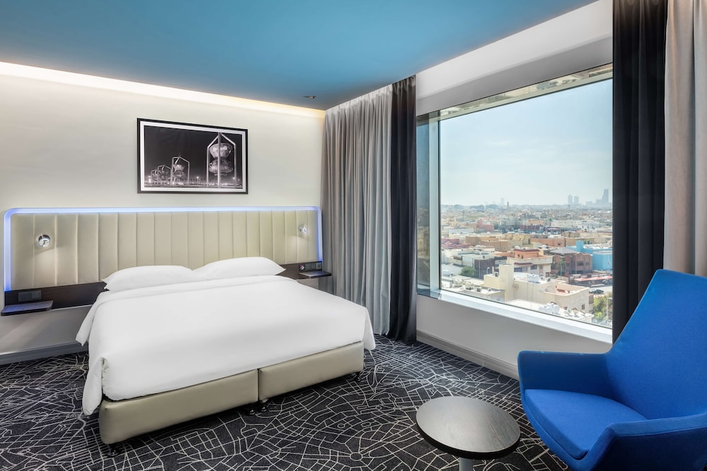 Suite - Photo 1