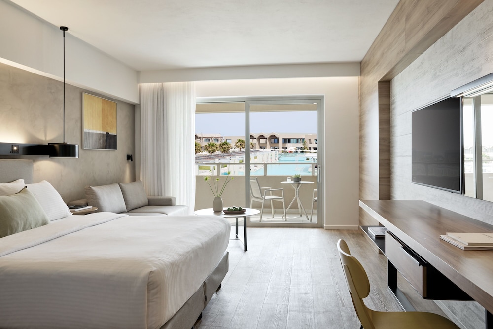 Classic Room, Pool View
