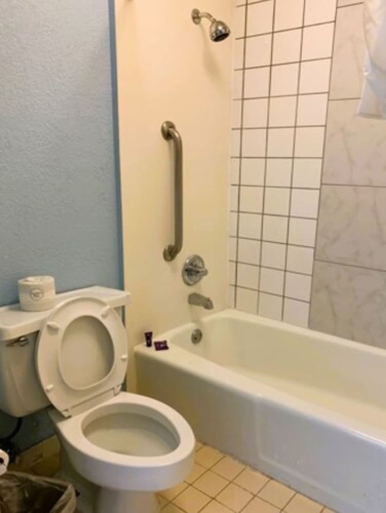 Room, 2 Double Beds - Photo 8