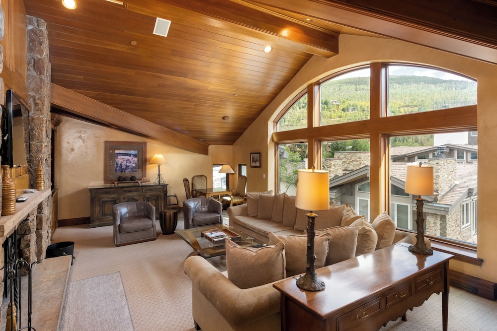 Deluxe Penthouse, 5 Bedrooms, Balcony, Mountain View