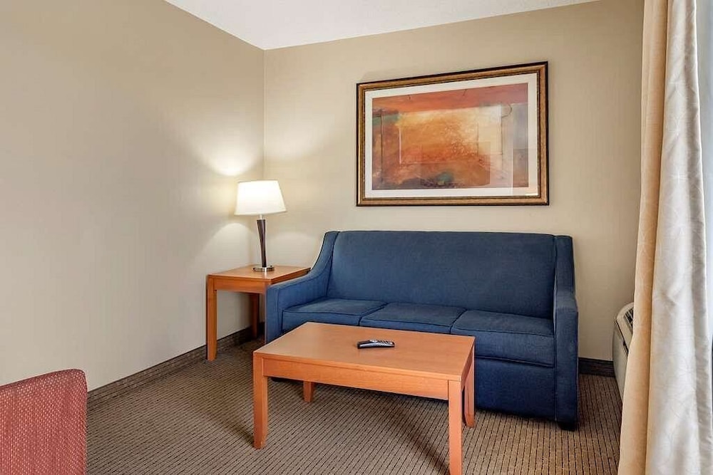 Suite, 2 Queen Beds, Non Smoking - Photo 3