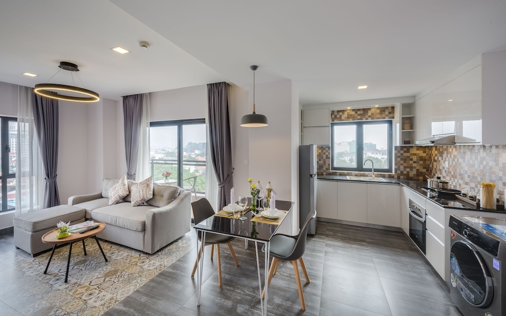 Exclusive Apartment, 1 King Bed, Kitchen, City View photo 1