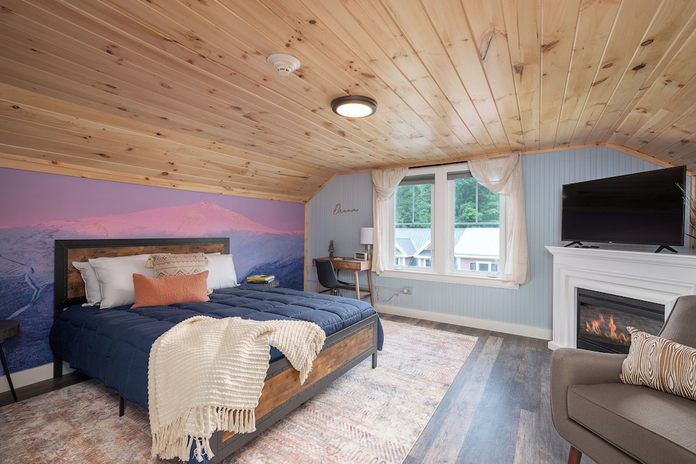 Summit Loft