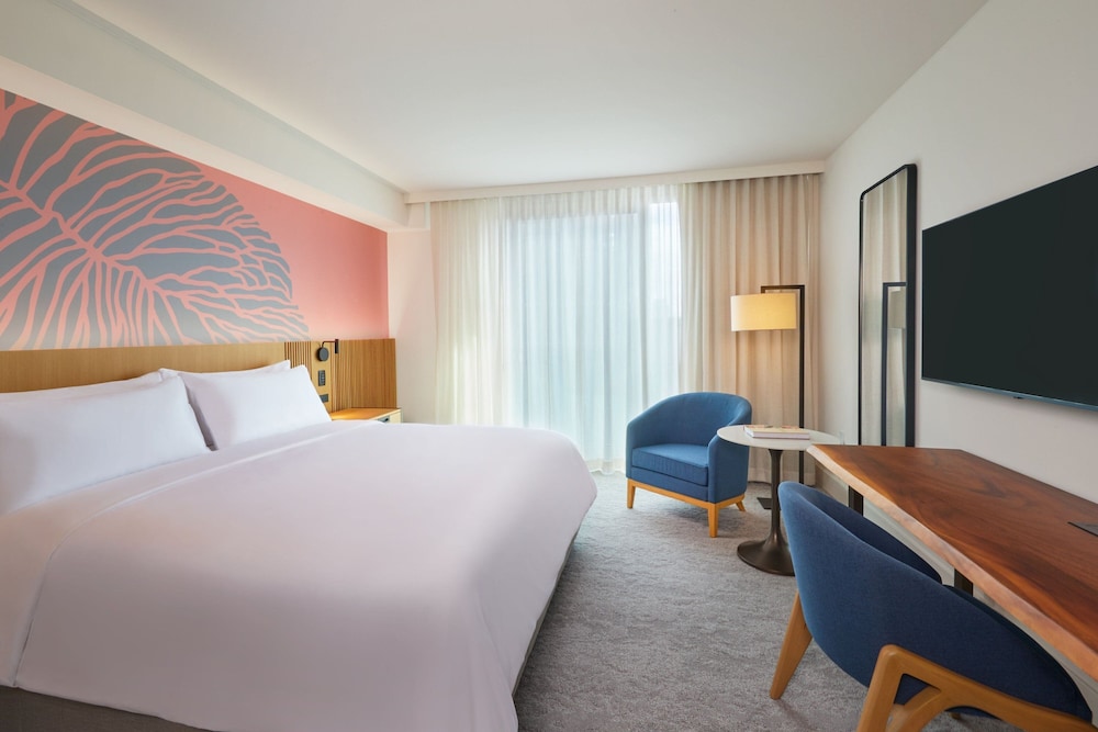 Room, 1 King Bed, City View - Photo 1