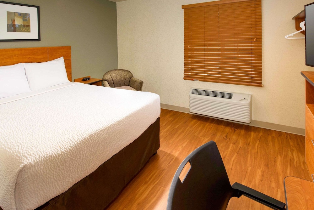 Standard Room, 1 Queen Bed, Non Smoking photo 3