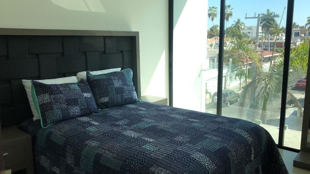 Deluxe Condo, Partial Ocean View photo 1