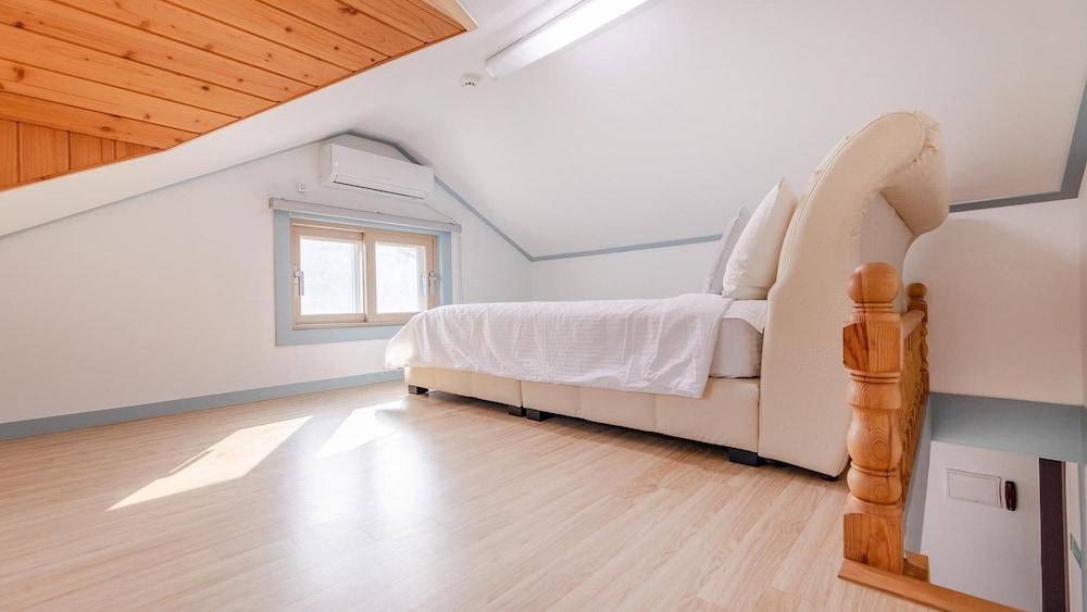 Basic Room, 1 Bedroom (Violet) - Photo 10